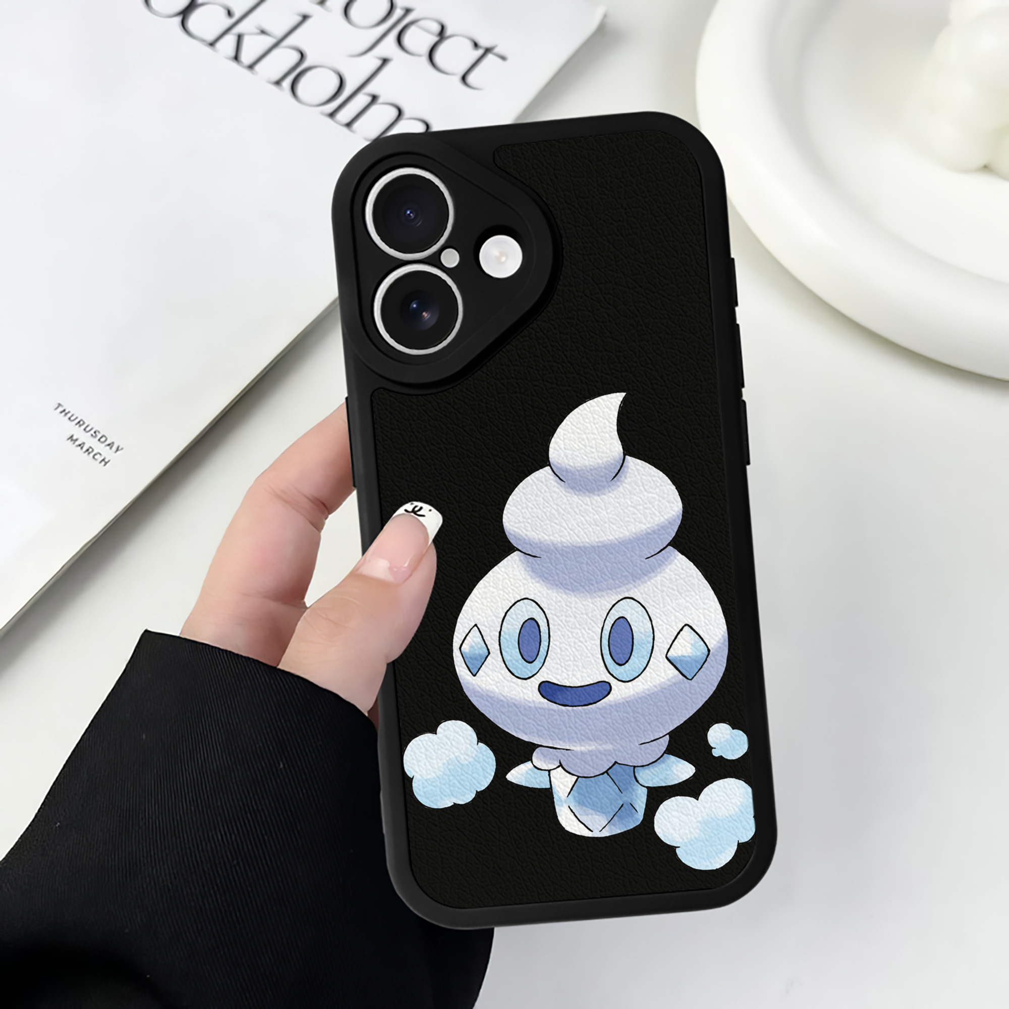 （画像用） ポケットモンスター Pokémon 【iPhone 16シリーズ対応】シリコンスマホケース（レザー調） 材質：シリコン